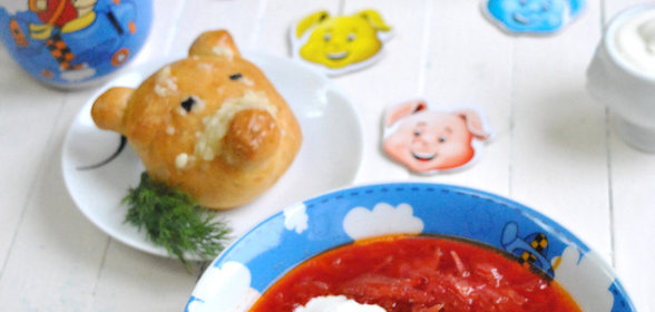 Борщ из квашенной капусты с чесночными свинками