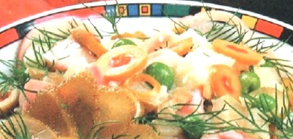 Салат из консервированных кальмаров