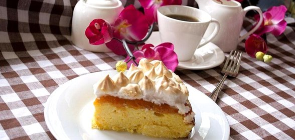 Творожный тортик с абрикосовым джемом и безе