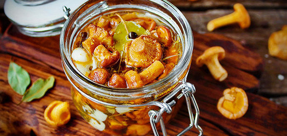 Лисички, маринованные с маслом