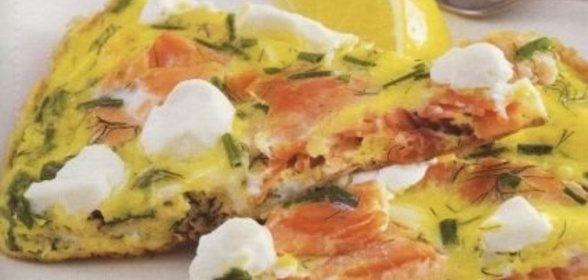 Омлет с лососем и сливочным сыром