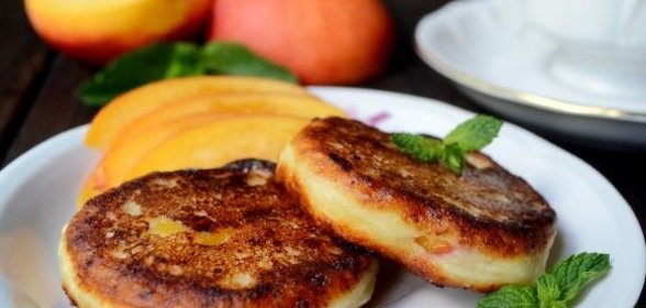 Сырники с нектаринами (на сковороде)