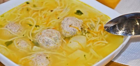 Суп с тефтелями и вермишелью