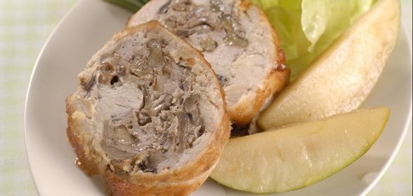 Рулет из индейки с яблоками