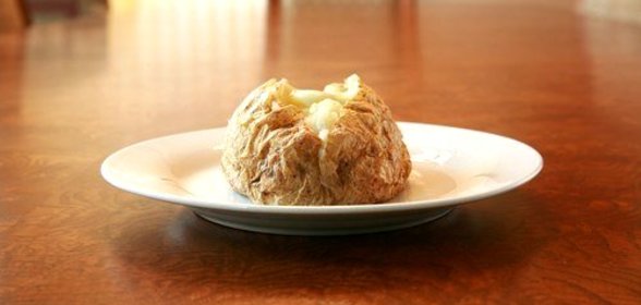 Печеный картофель с чесноком