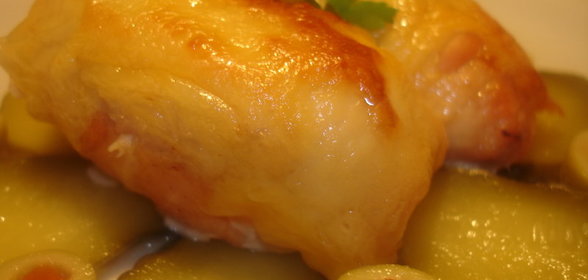 Куриные рулеты с грушей под сыром
