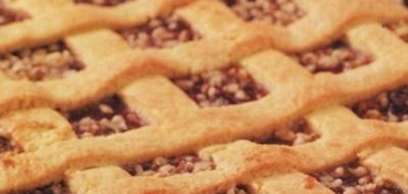 Венгерский пирог с клубничным джемом и орехами