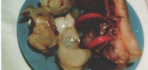 Свиная грудинка с луковым гарниром