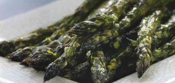 Запеченная спаржа с пряным маслом