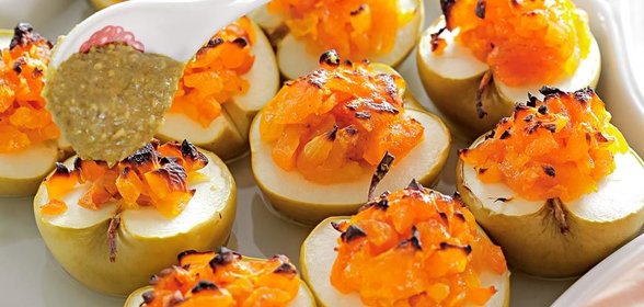 Запеченные яблоки со сладким фисташковым маслом