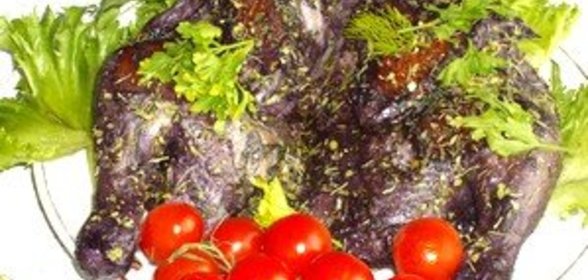 На лицо ужасная, вкусная внутри или курица в черничном соусе