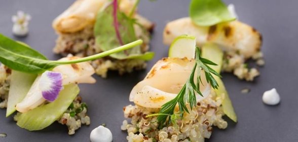 Салат из киноа с кальмарами и апельсиновым маслом