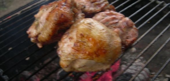 Куриные бедрышки в двойном маринаде, запеченные на решетке