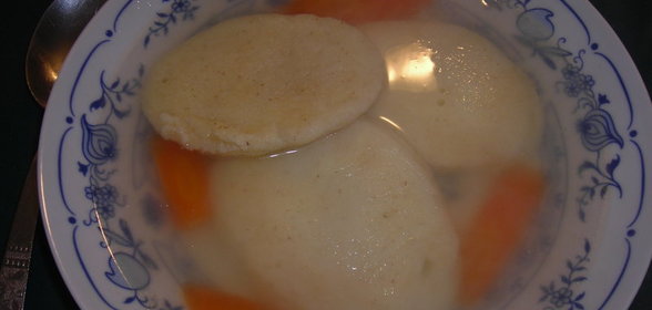 Бульон с блинчиками из манки