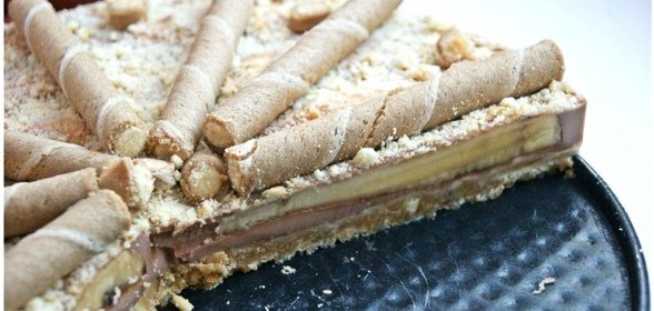 Шоколадный торт с бананом