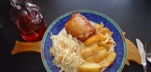 Картофель и курочка, запечённые в духовке