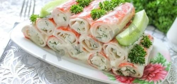 Закуска из фаршированных крабовых палочек