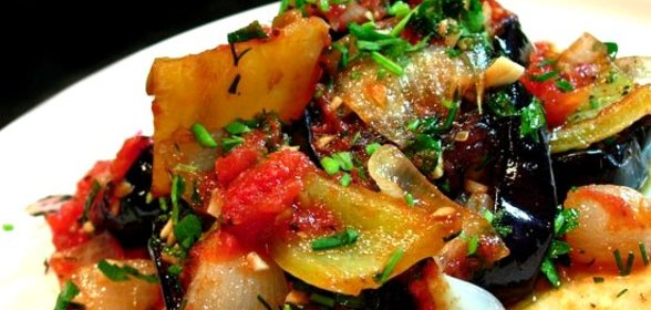 Баклажаны с раздельно обжаренными овощами