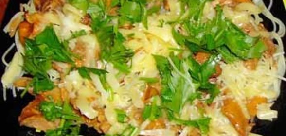 Лисички с макаронами и сыром
