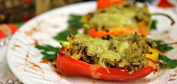 Мини-перчики фаршированные киноа, грибами и копченостями