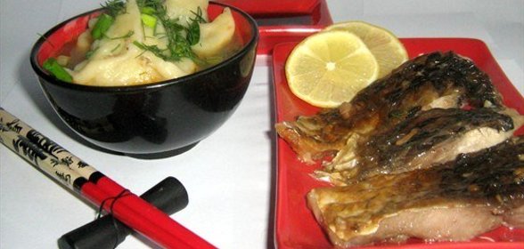 Рыбный суп с креветочными пельменями