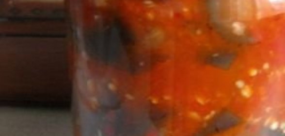 Салат на зиму из баклажанов, сладких перцев и помидоров