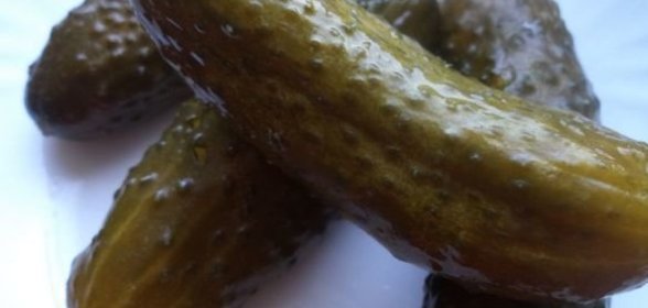 Малосольные огурцы с горчицей