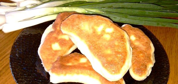 Жареные пирожки с луком