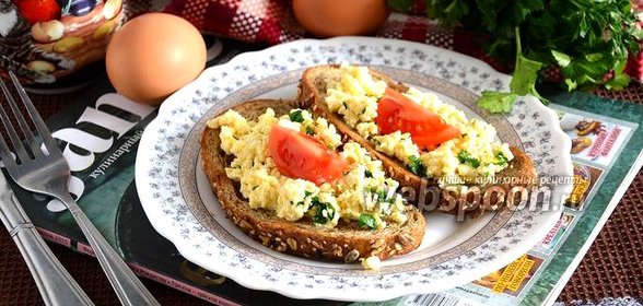 Тосты с омлетом и сербской брынзой