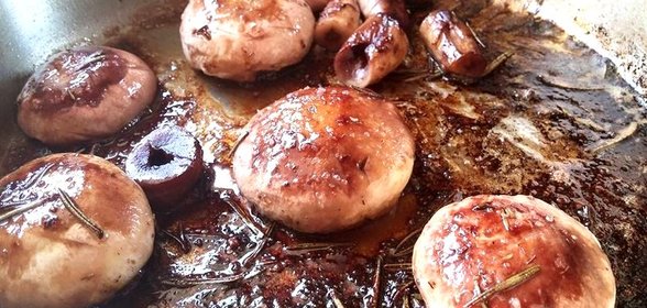 Грибы жареные провансаль