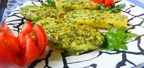 Запеченная картошка с чесноком и сливочным маслом в духовке