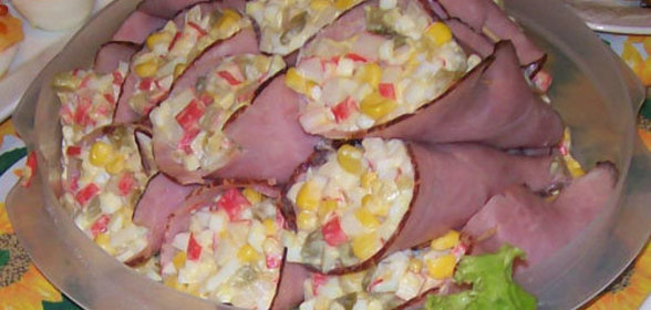 РУЛЕТИКИ ИЗ ВЕТЧИНЫ С ВАШИМ ЛЮБИМЫМ САЛАТОМ