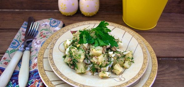 Диетический салат с консервированным тунцом