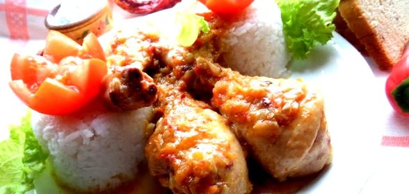 Курица в сметанно-чесночном соусе в мультиварке