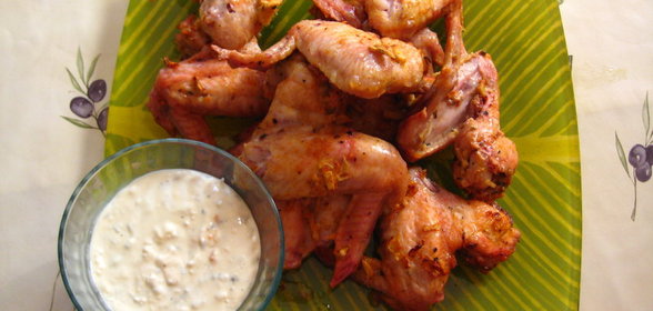 Куриные крылышки с соусом Дор Блю