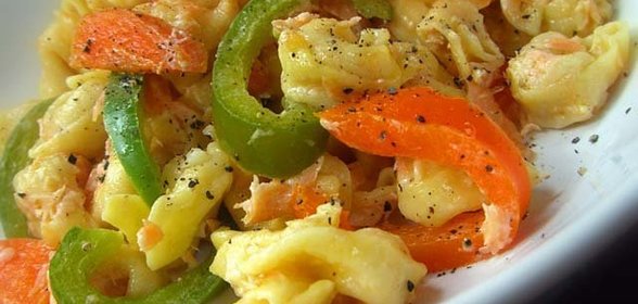 тортелини с копченым лососем