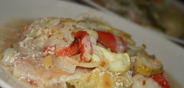 Рыба с летними овощами в пергаменте