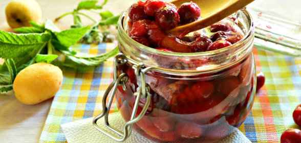 Быстрое варенье из вишни и абрикосов