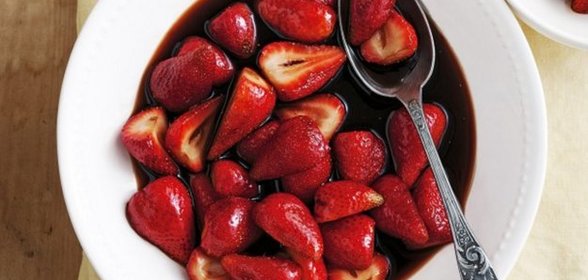 Клубника с бальзамическим уксусом и рикоттой