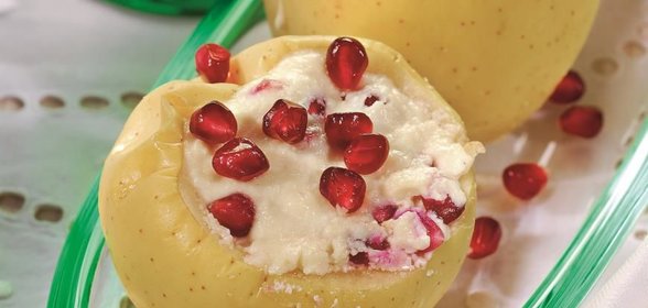 Яблоки, запеченные с творогом и гранатами