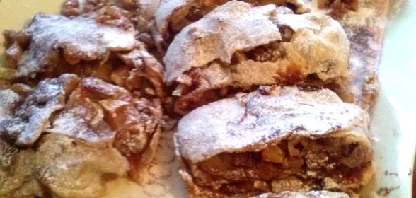 Яблочный штрудель с грецкими орехами