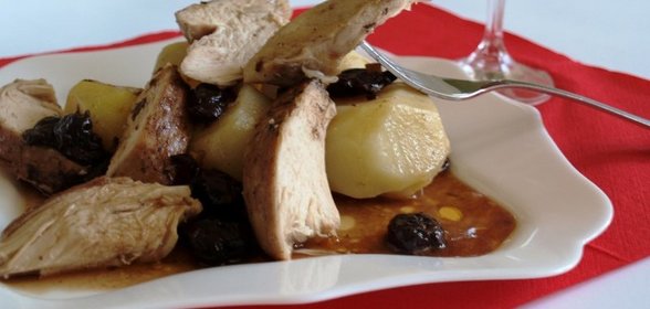 Куриная грудка с вишнями в малиновом джеме