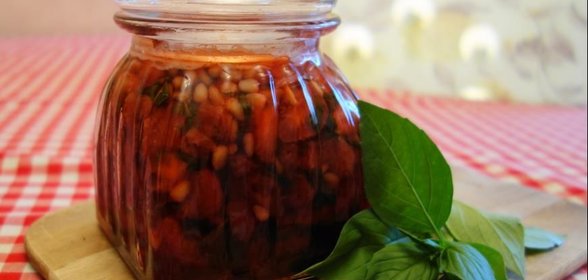 Джем из клубники с кедровыми орехами и базиликом