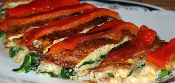 Омлет со шпинатом и моцареллой (Omelette agli spinaci e mozzarella)