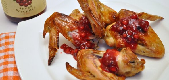 Куриные крылья глазированные под соусом ДИКАЯ БРУСНИКА DARBO