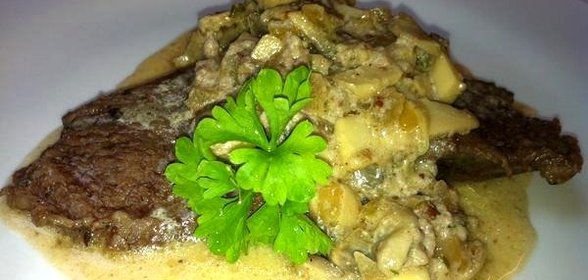 Говядина в сливочно-грибном соусе