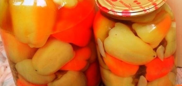 Целый маринованный перец