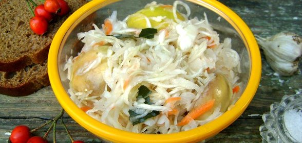 Квашенная капуста с яблоками