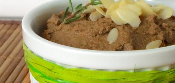 Паштет из куриной печени с арахисовой пастой