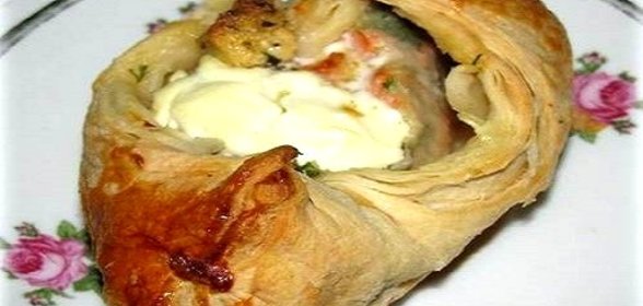 Пирожки с красной рыбой